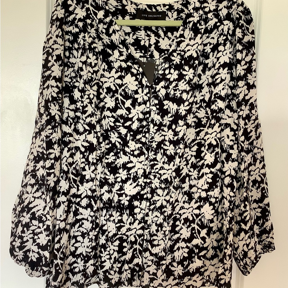 Brand New Floral V neck Blouse - Live
Unlimited London 16W